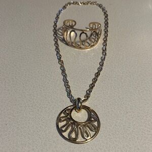 Vintage Sarah Coventry Elegant Gold tone metal Necklace and Bracelet Set (807)